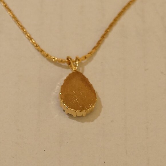 VINTAGE AVON EMERALD GREEN CRYSTAL TEARDROP NECKLACE - Picture 5 of 12